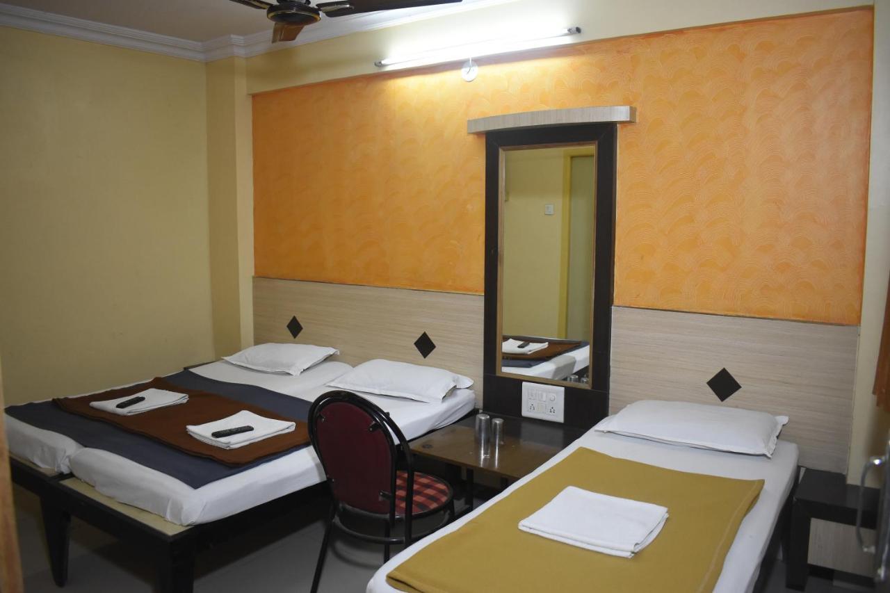 Hotel Sai Vishwa 舍地 外观 照片