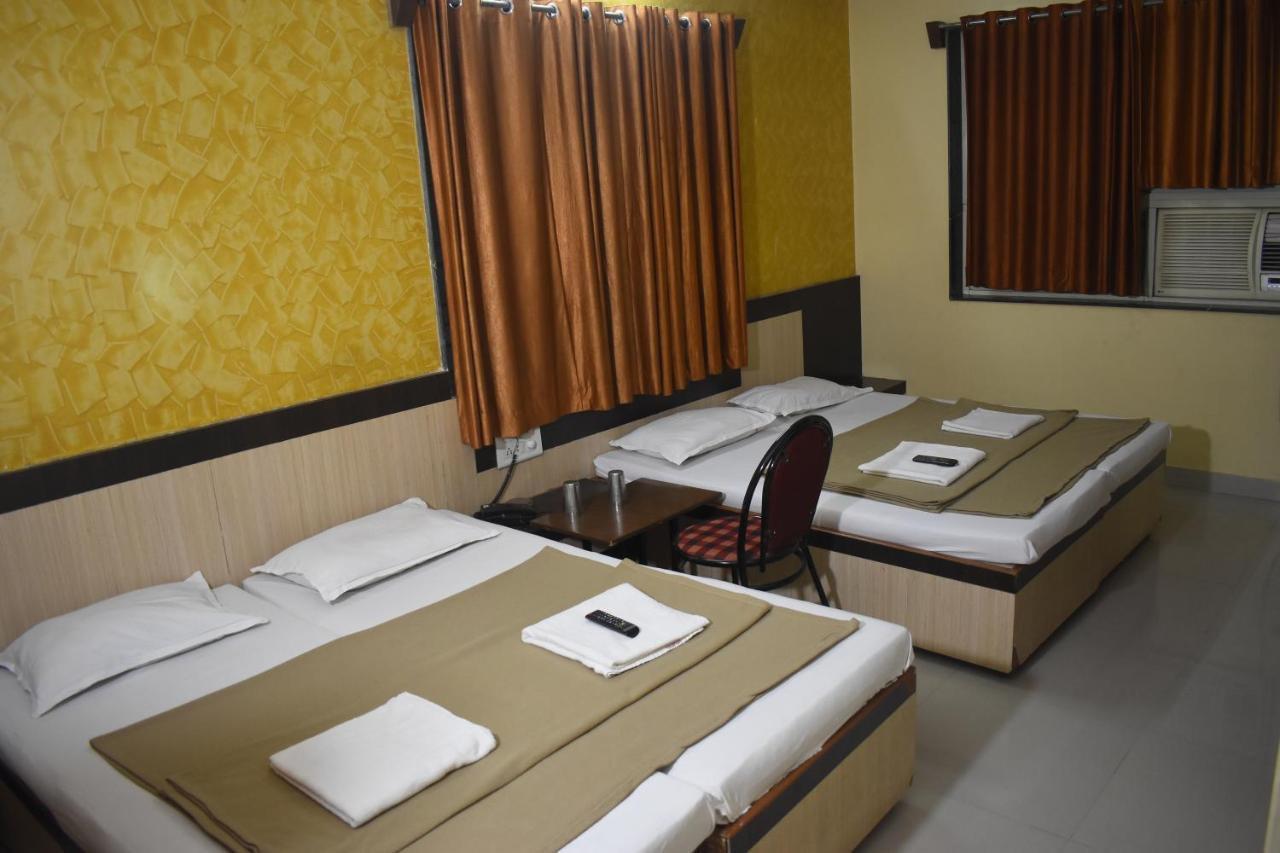 Hotel Sai Vishwa 舍地 外观 照片