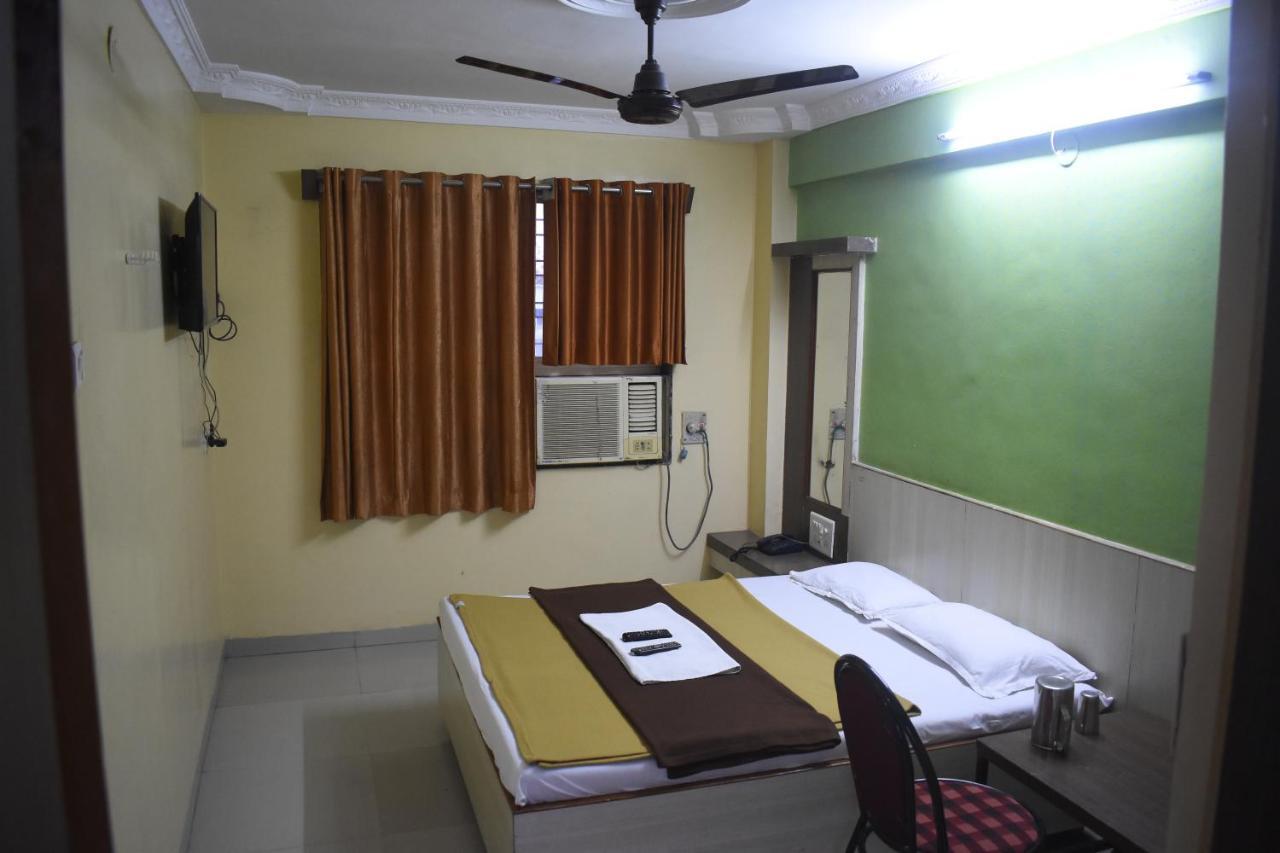 Hotel Sai Vishwa 舍地 外观 照片