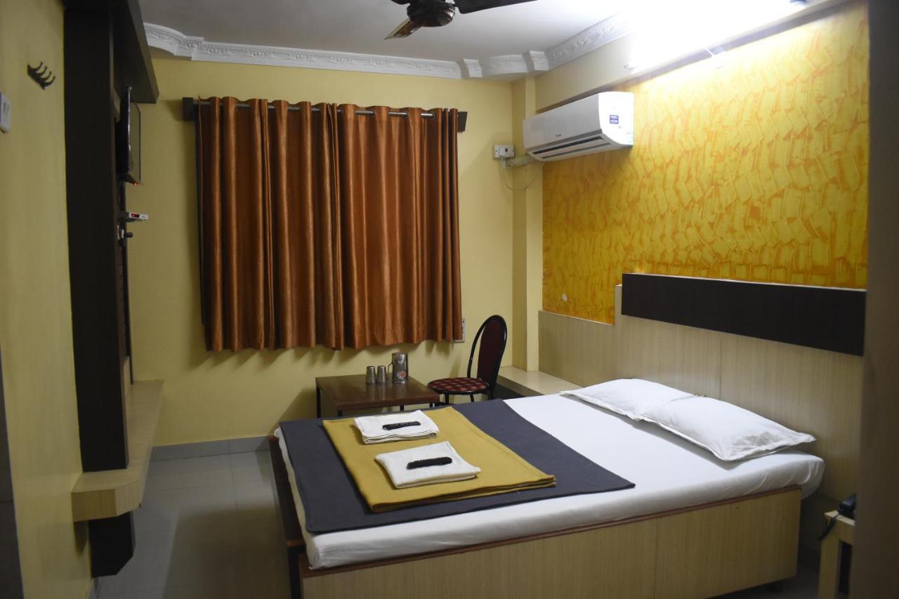 Hotel Sai Vishwa 舍地 外观 照片