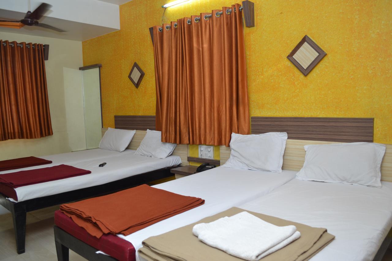 Hotel Sai Vishwa 舍地 外观 照片