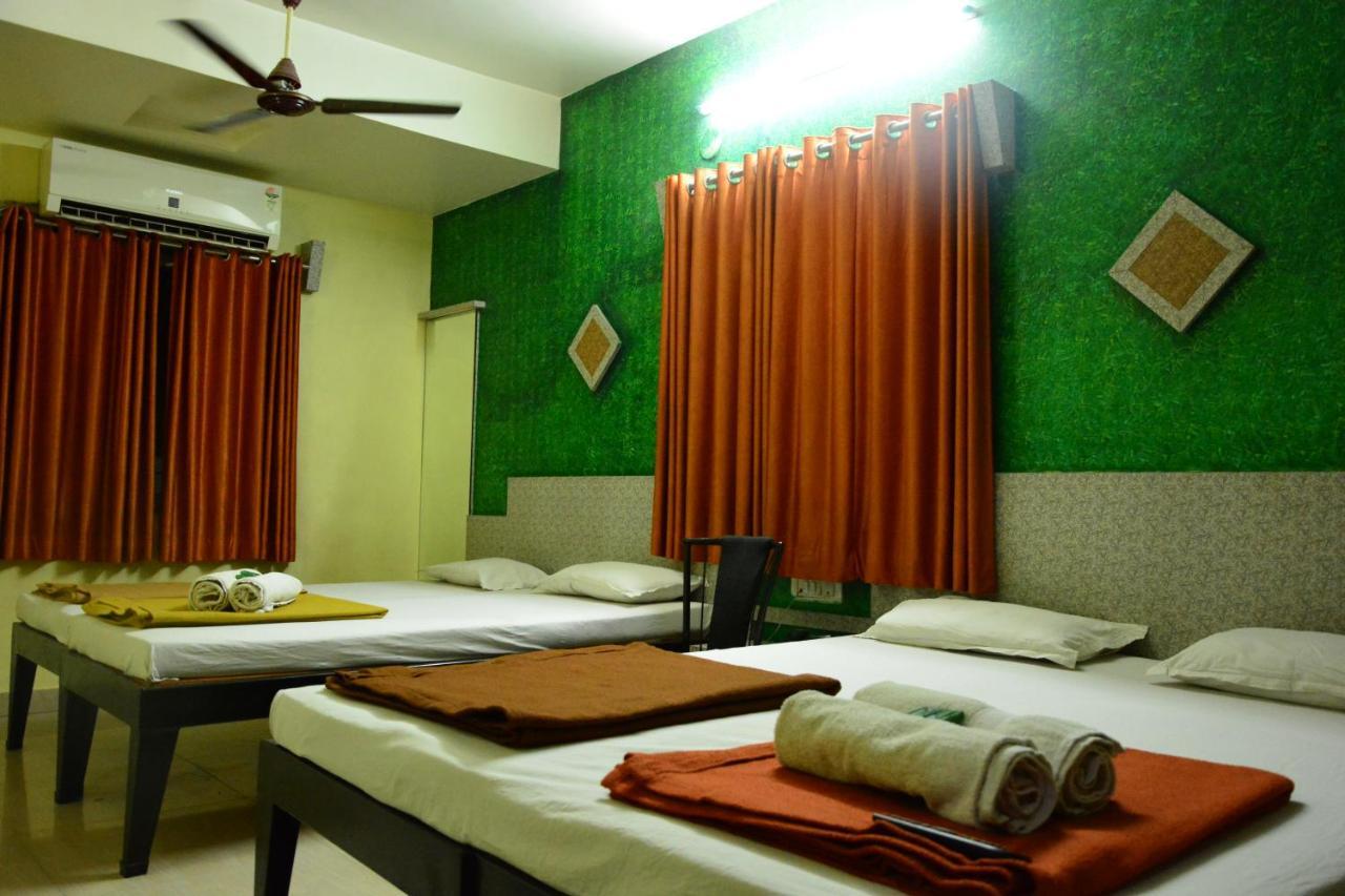 Hotel Sai Vishwa 舍地 外观 照片